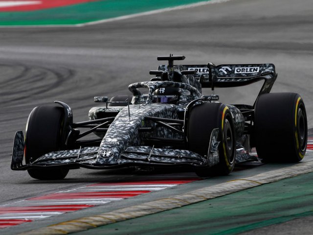 פנים חדשות בסבב: גואניו ז'יו מקבוצת אלפא רומיאו עם בגדי הסוואה