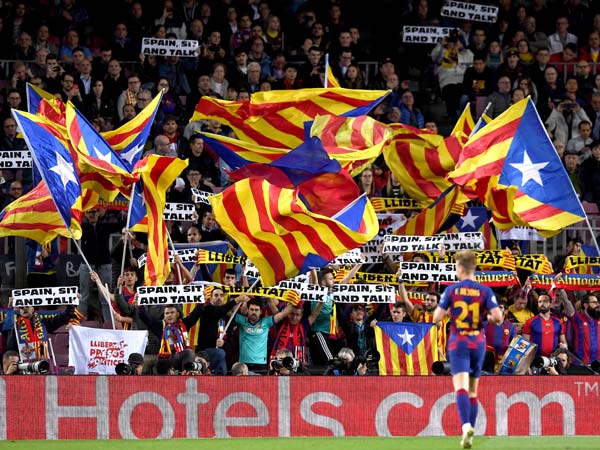 "יותר מעוד מועדון" הפכה לסיסמה פוליטית (Getty)