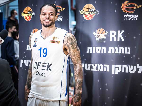 התעלה ברגעים החשובים. באב (מנהלת, עודד קרני)