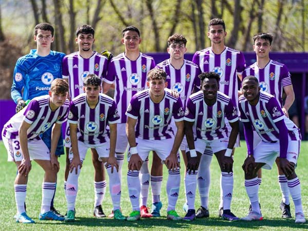 ליש במדי ויאדוליד. מקווה לקריירה ארוכה בספרד (האתר הרשמי)