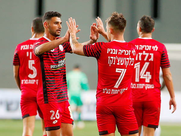 נציג ויצמן יער ישוחח עם שחקני חדרה (אלן שיבר)