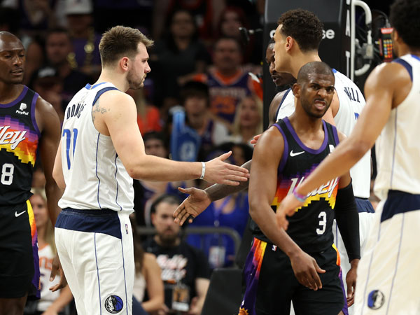 כריס פול מאוכזב. יום שירצו לשכוח בפיניקס (Getty)