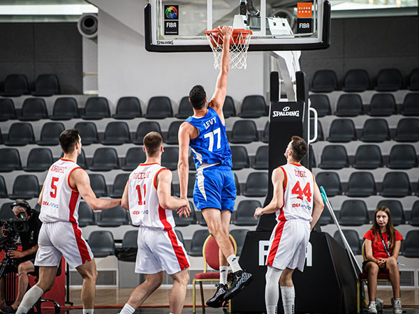 לוי. פתח עם שני דאנקים מהירים (FIBA)