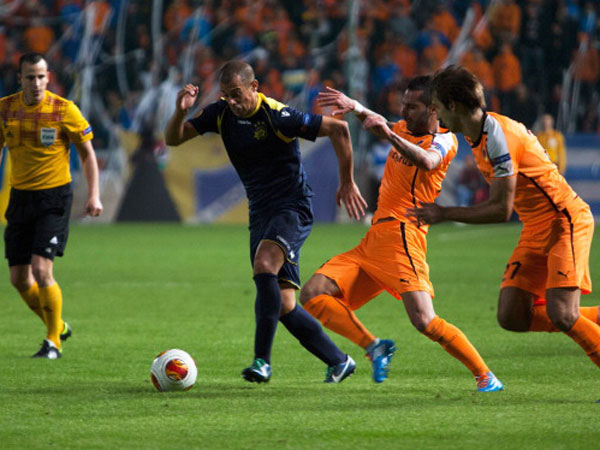 טל בן חיים במדי מכבי ת"א נגד אפואל Photo by Andrew Caballero-Reynolds/Getty Images)