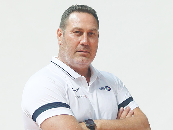 "לא משנה מי יבוא, יהיו אותן הבעיות". גודס (אלן שיבר)