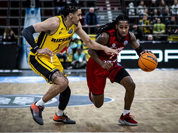 ראינו הרבה שלשות ב-20 הדקות הראשונות (FIBA)