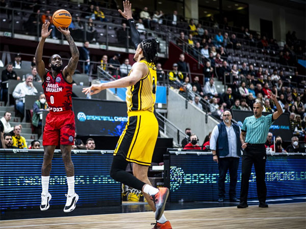 (FIBA)
