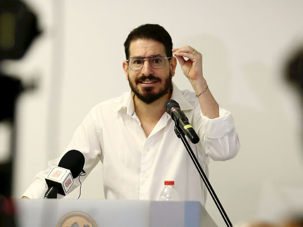 נשאר אוהד הקבוצה. חוגג