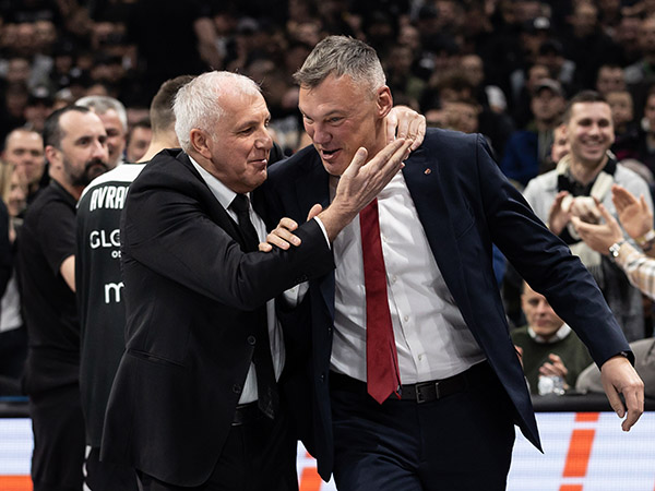 שאראס ואוברדוביץ'. קרס תחת הלחץ? (Euroleague Basketball via Getty)