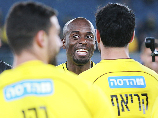אומר שלום (קובי אליהו)