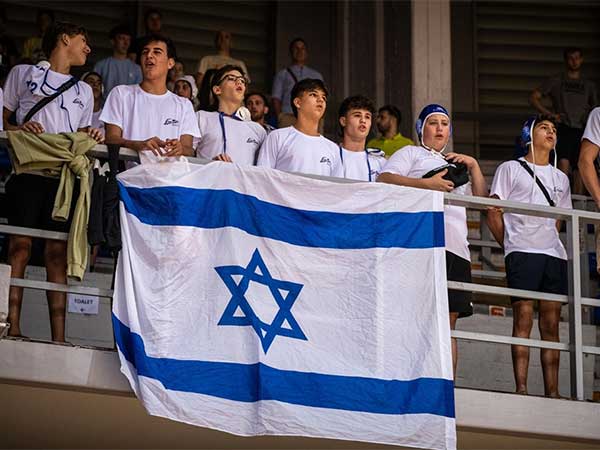 אוהדים ישראלים ביציעים (FIBA)