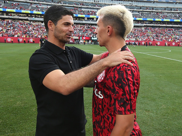 המפגש המדובר בין ארטטה למרטינס. בראשון יחזרו להיות יריבים (GETTY)