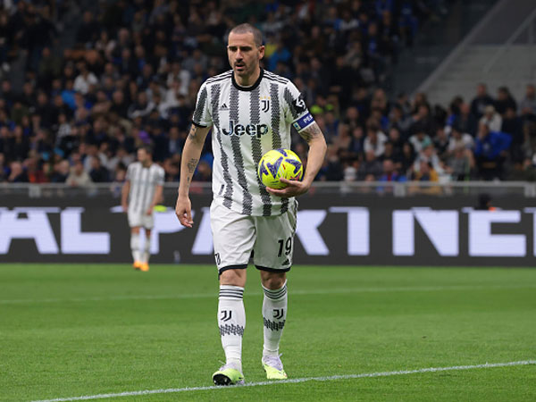 בונוצ'י. הכדור במגרש שלו (Jonathan Moscrop/Getty Images)