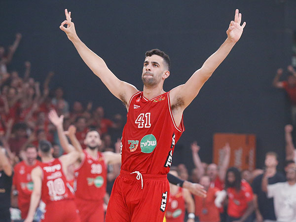 אי של יציבות. יספיק לצלחת? תומר גינת (אלן שיבר)