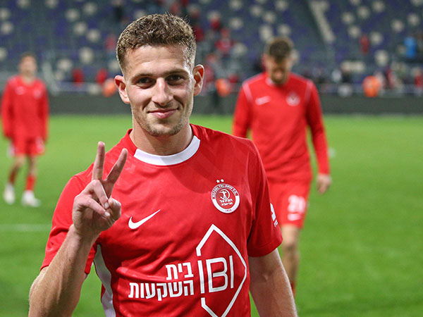 “נכנס בטירוף למשחק“. קורין (צילום: אודי ציטיאט)