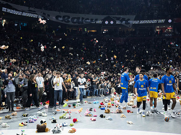 מחווה סמלית שהגשימה את עצמה (Euroleague Basketball via Getty)