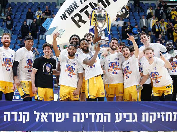 גביע מספר 46 למכבי ת“א (צילום: אלן שיבר)
