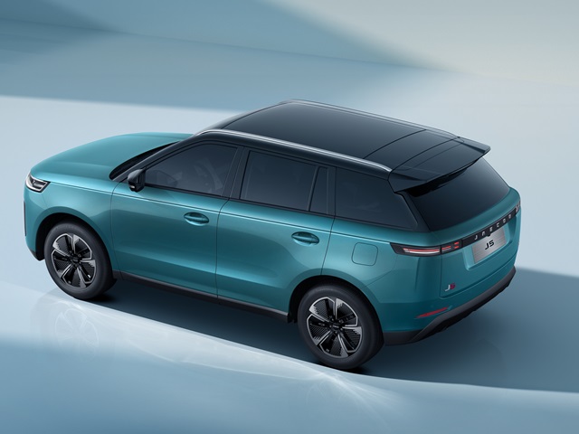 העיצוב מזוהה כג`אקו, הממדים גדולים ביחס ל-B-SUV