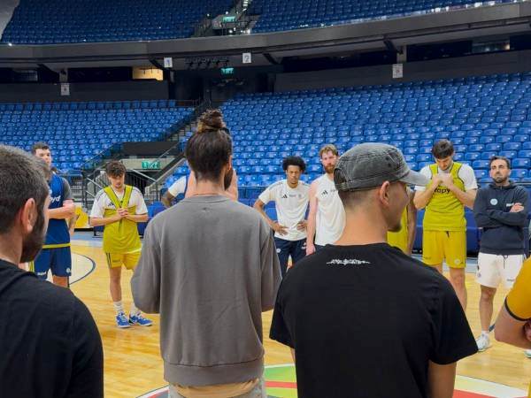 השיחה בין האוהדים לשחקנים