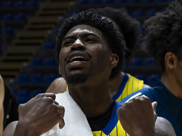 קלארק. לקח את זה על עצמו (Euroleague Basketball via Getty)