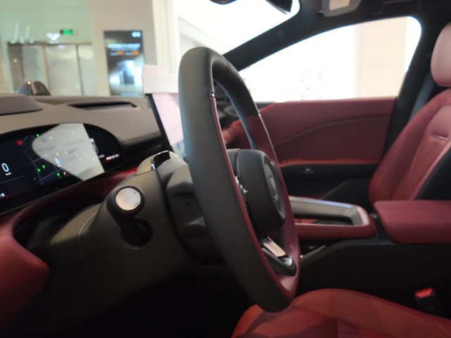 זיקר 007GT - גם מבפנים הקריצה נמשכת