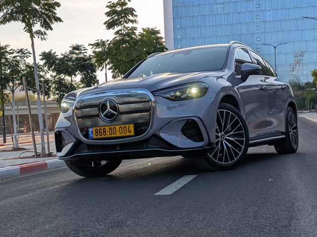 הביצועים בגרסת החזקה מצוינים. רק תחליטו כמה מהר את רוצים לשעוט קדימה