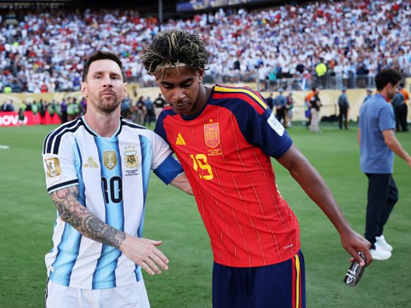 העברת המקל? מסי וימאל בגמר המונדיאל (Hector Vivas - FIFA/FIFA via Getty Images)