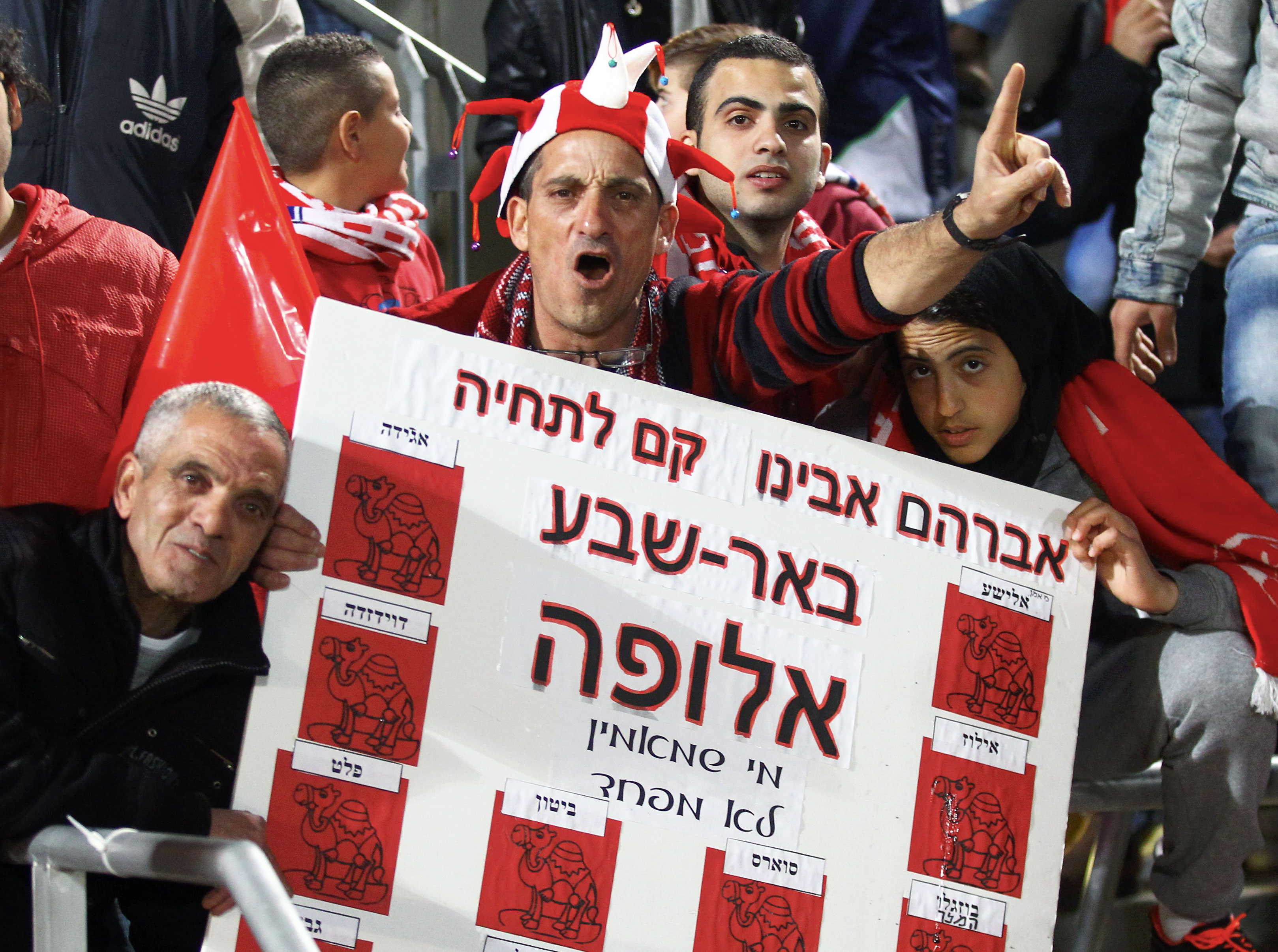 עם הזמן המסרים בשלטים החלו להיראות מנותקים (אלן שיבר)