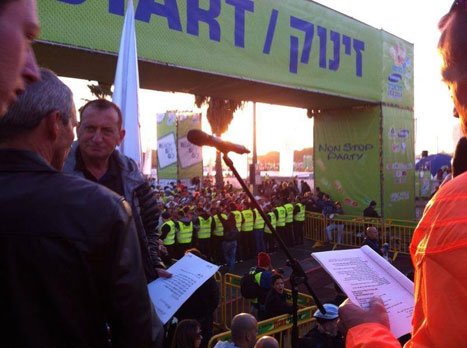 ראש העיריה חולדאי בנקודת הזינוק (פייסבוק מרתון ת"א)