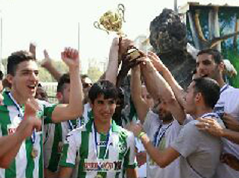 ועוד תמונה של הזוכה בטורניר