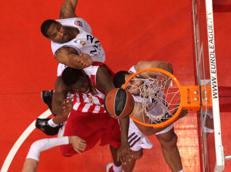 שוב חזרו מהקבר. דאנסטון ואולימפיאקוס (GETTYIMAGES)