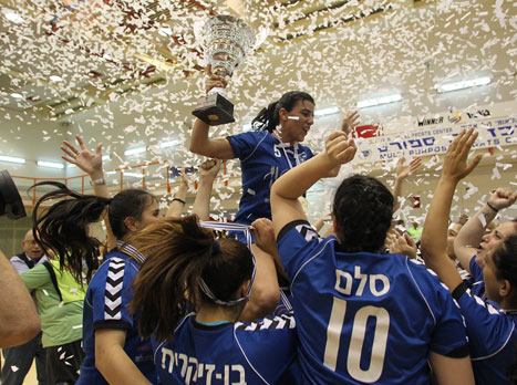 מי תניף את הגביע הפעם? (צילום: דוד פליגל, איגוד הכדוריד)
