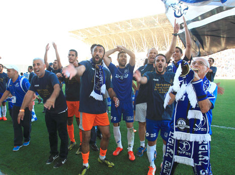 החצוצרות תוקעות, כל פתח תקווה שומעת (אלן שיבר)