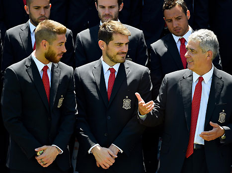 ראמוס וקסיאס עם נשיא ההתאחדות וייאר בפרידה (gettyimages)