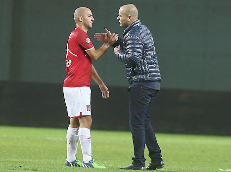אוהב את המשמעת של אתלטיקו. דומב (אלן שיבר)