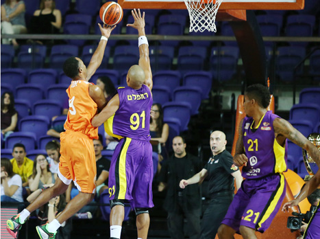 משחק כמו צעיר. יאנגר (אלן שיבר)