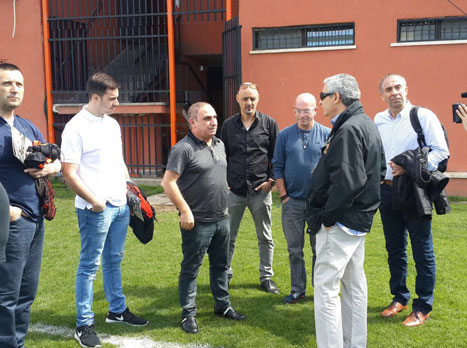 מנכ"ל בני יהודה, משה דמאיו, מלווה את אנשי ריאל