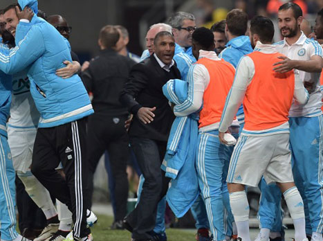 פאסי. נקרא אל הדגל (AFP)