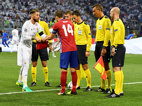 שני הקפטנים חלמו להניף גביע (gettyimages)