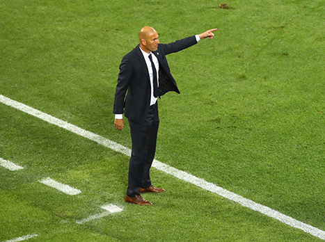 זידאן ניסה להוריד את שחקניו לקרקע (gettyimages)