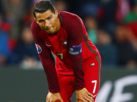 פוזה אופיינית לכריסטיאנו ביורו (GETTYIMAGES)