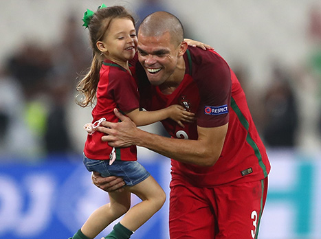 פפה. חוזר למרכז ההגנה (getty)