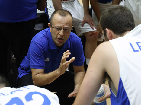 דן שמיר. "קל לאמן אותו" (FIBA)
