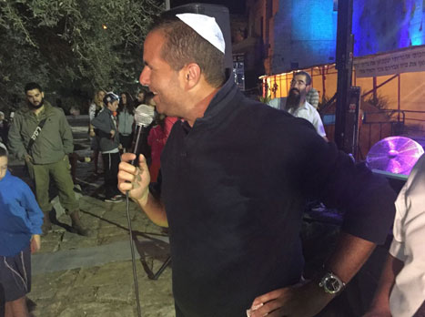 שוחח עם החיילים במקום