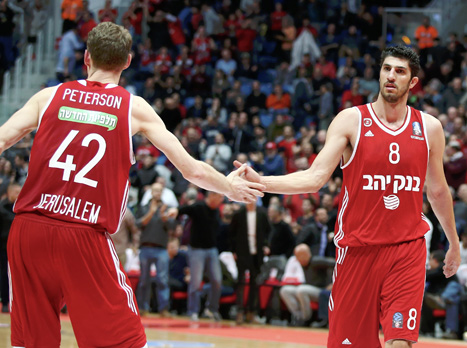 דקות טובות במחצית הראשונה. אליהו (אלן שיבר)