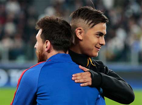 רק אחד מהם יחייך בסוף המשחק. דיבאלה ומסי (Getty)