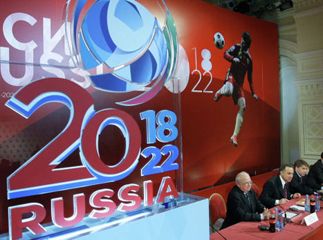 מנסים לשדר עסקים כרגיל