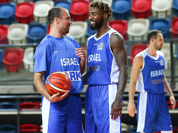 האוול. "לשחק יחד כקבוצה" (דני מרון)