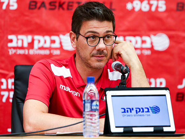 קציקאריס. מתרגל לחיים בישראל (דני מרון)