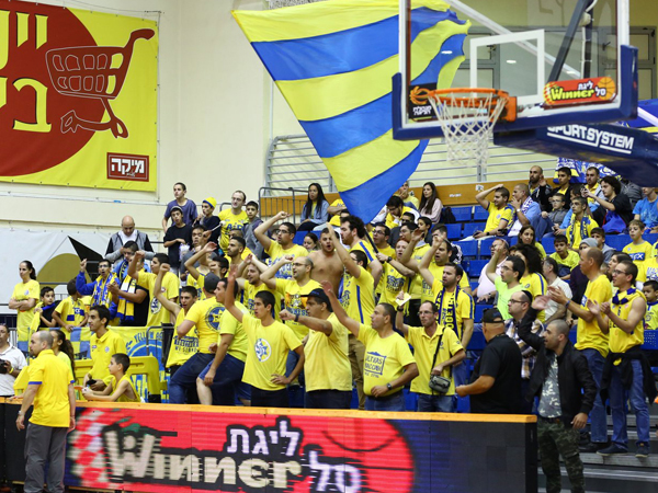 גם הקהל הצהוב מפגין נוכחות בבית מכבי (מנהלת הליגה)